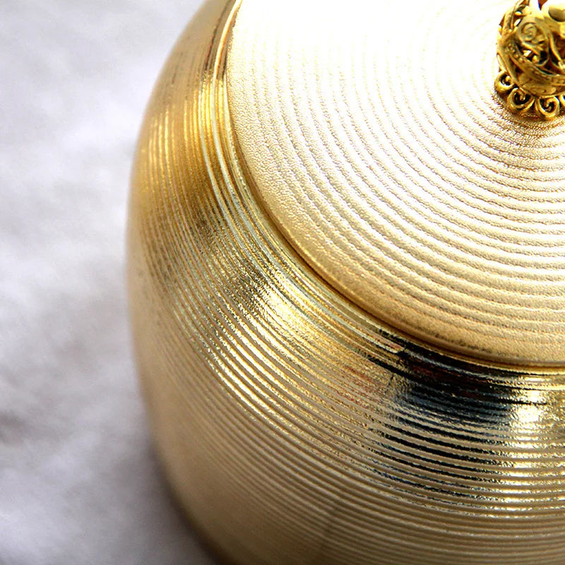 European-Style Golden Ceramics Ashes Urn Holder Pet Memorial Funeral Ashes Jar Urn for Human Cremation Keepsake Pal Casket